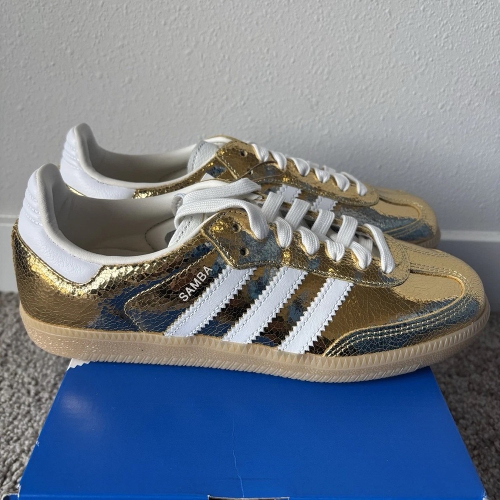 adidas Samba Classic Sneakers in Metallic Gold - Picture 2 of 4